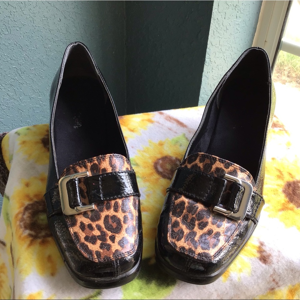 What’s What Women’s Leopard Loafers Size 8